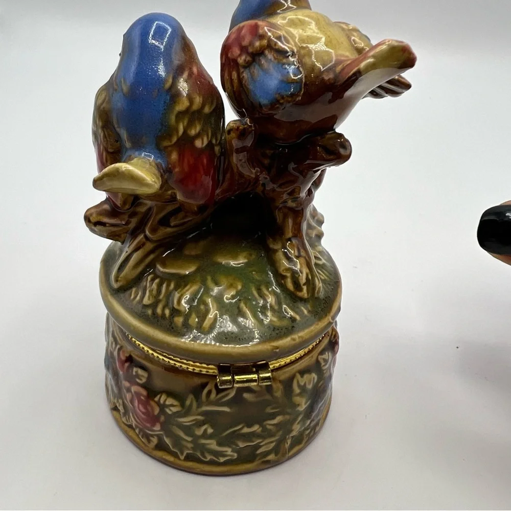 JEWELRY TRINKET BOX, BLUE LOVE BIRDS, GORGEOUS DECORATIVE FIGURINE IN CERAMIC